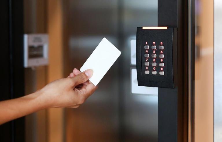 Contrôle d'accès à Lavoux, sécurisez vos locaux professionnels